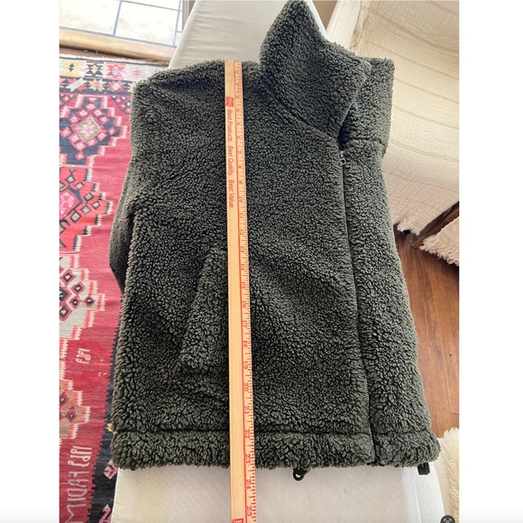LULULEMON Cinchable Sherpa Fleece Zip Up Jacket in Dark Olive - 12 - Picture 11 of 13